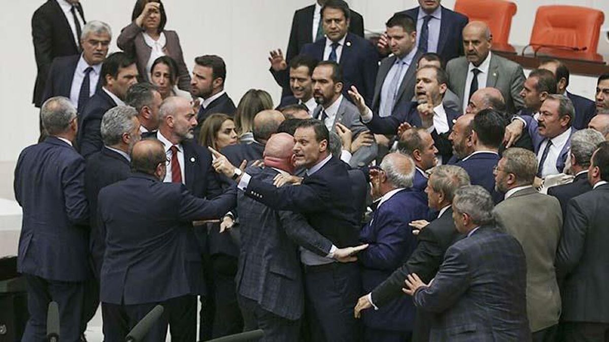 TBMM\'de halının altına bakır bara sistemi kuruldu! Vekillerin daha sakin olmasını sağlaması umuluyor