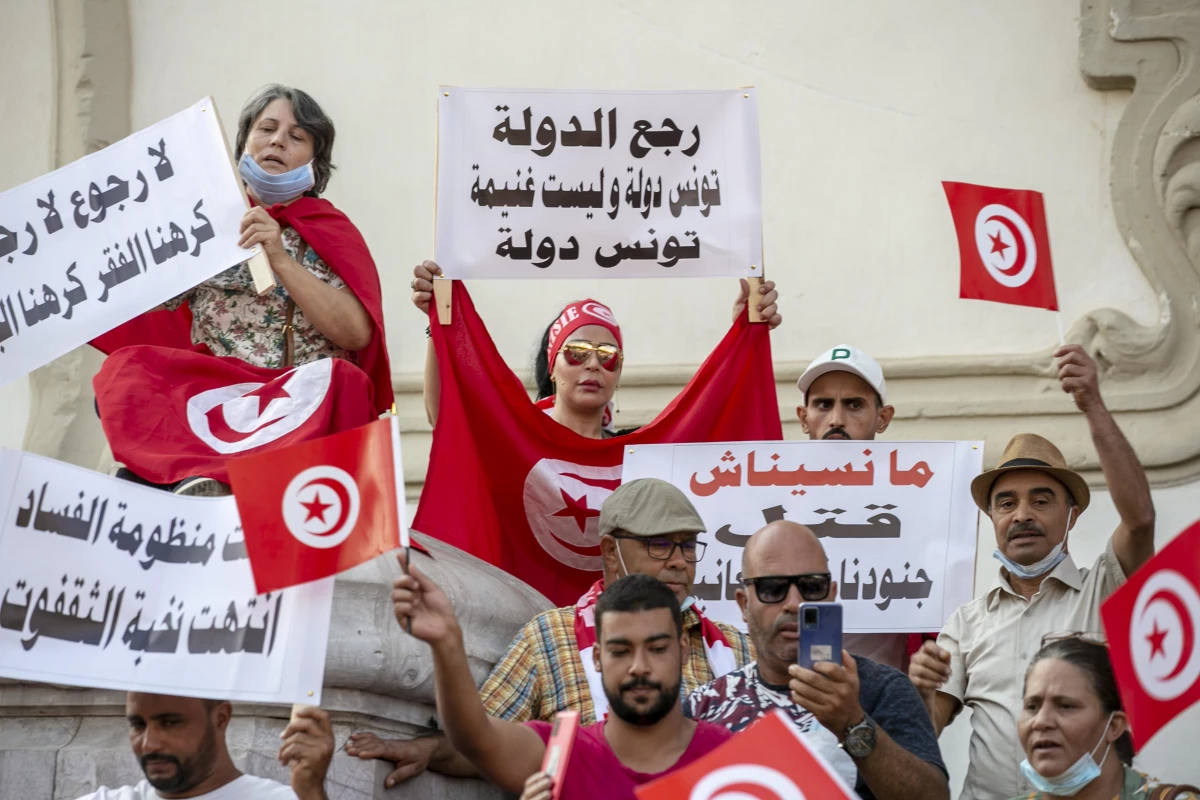 Tunus\'ta Cumhurbaşkanı Kays Said\'e destek gösterisi (2)