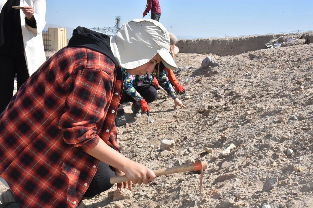 Afyonkarahisar\'da Üçhöyük kurtarma kazısı yeninden başladı