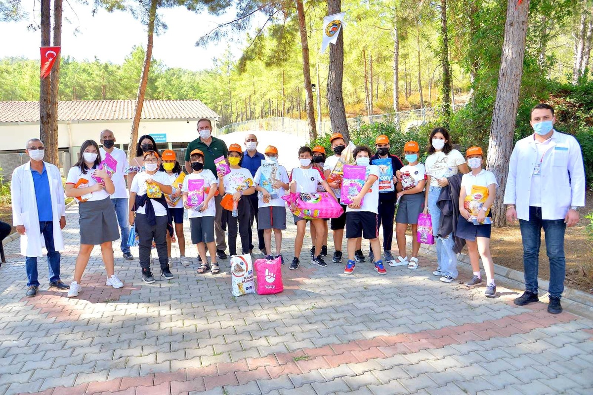 Alanya Sahipsiz Hayvan Geçici Bakımevi ve Rehabilitasyon Merkezi, öğrencileri ağırladı