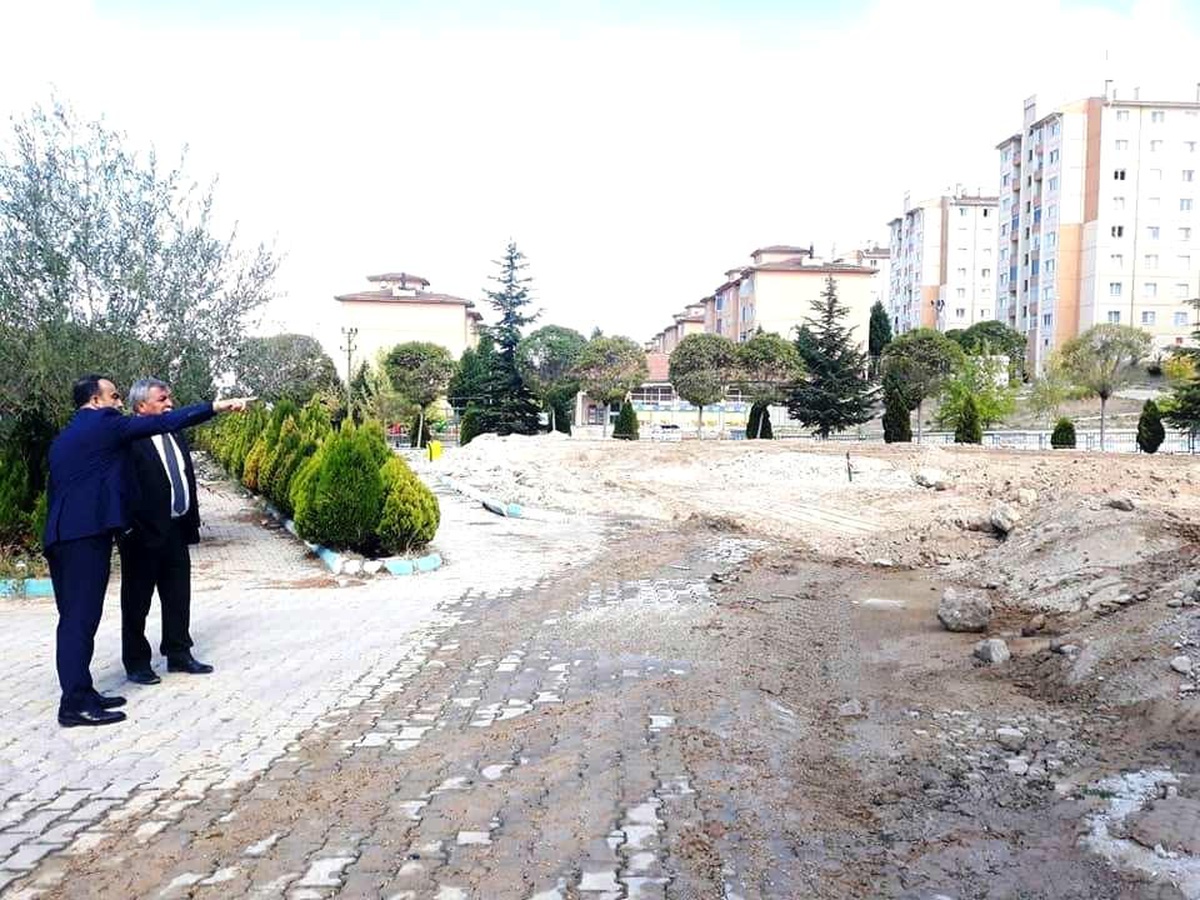 Altıntaş\'ta basketbol ve voleybol sahası yapımına başlandı