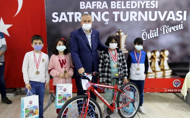 Bafra'da düzenlenen satranç turnuvasına 17 ilden 200 sporcu katıldı