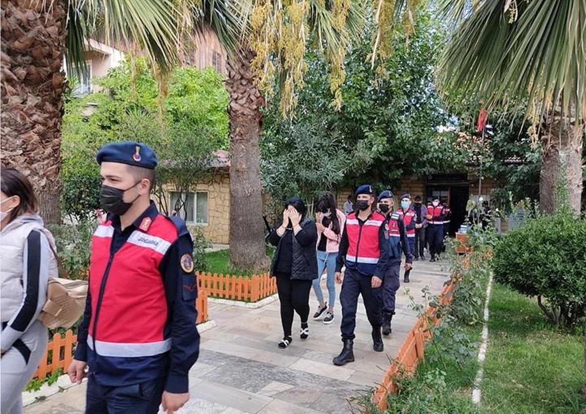 Çanakkale\'de fuhuş operasyonu: 9 gözaltı
