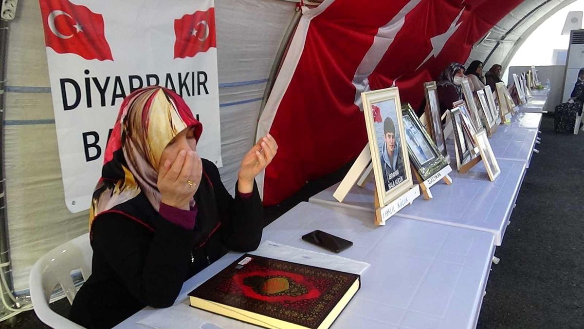 Son dakika haberi! Evlat nöbetindeki acılı baba evladını PKK\'dan almakta kararlı