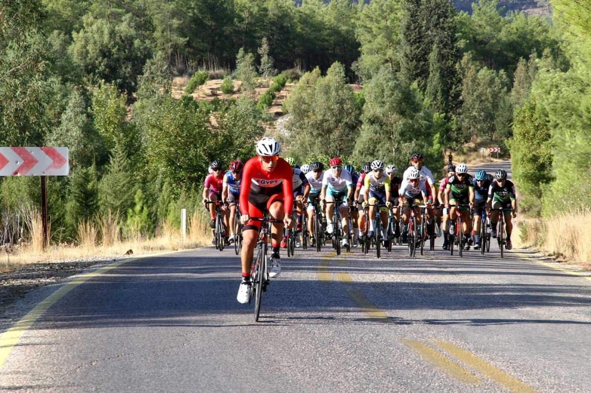 Fethiye Spor Festivali\'nde gerçekleştirilen bisiklet yarışında heyecan doruğa çıktı