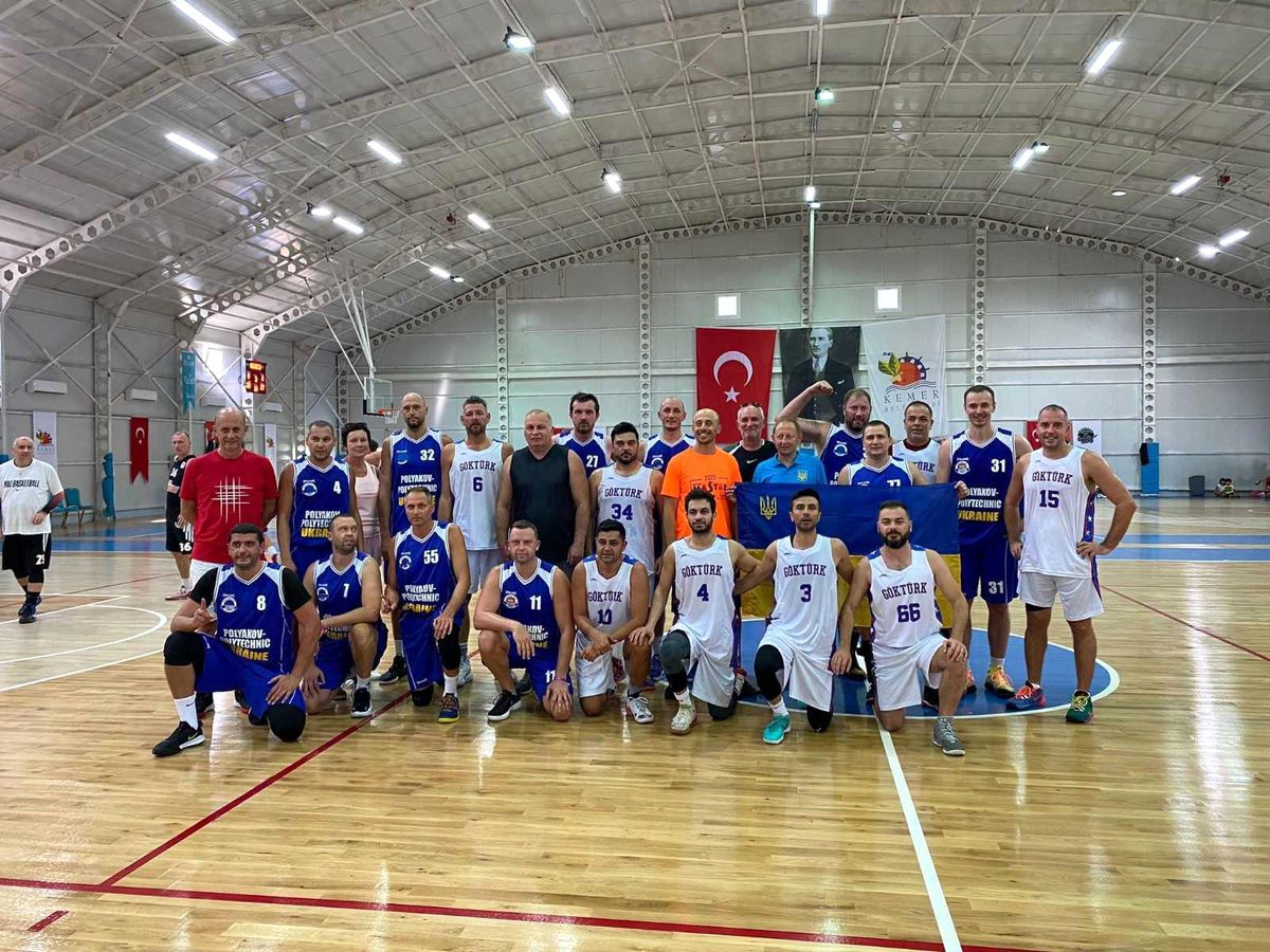Hasan Aksoyak, 6. Uluslararası Kemer Basketbol Master Cup\'ta en iyi forvet seçildi