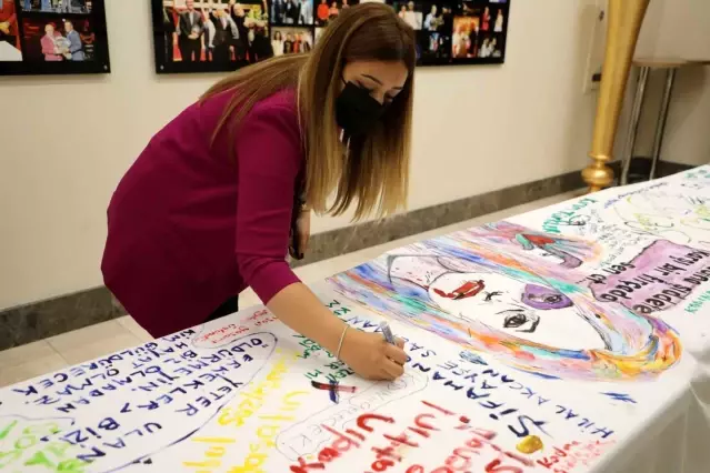  Kadına şiddete karşı bir fırça da sen at sergisi Büyükçekmece'de açıldı