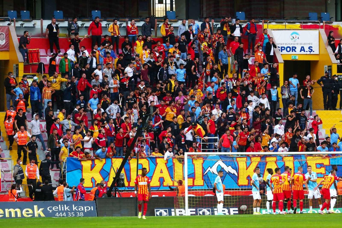Kayserispor - Trabzonspor maçını 4 bin 289 taraftar izledi