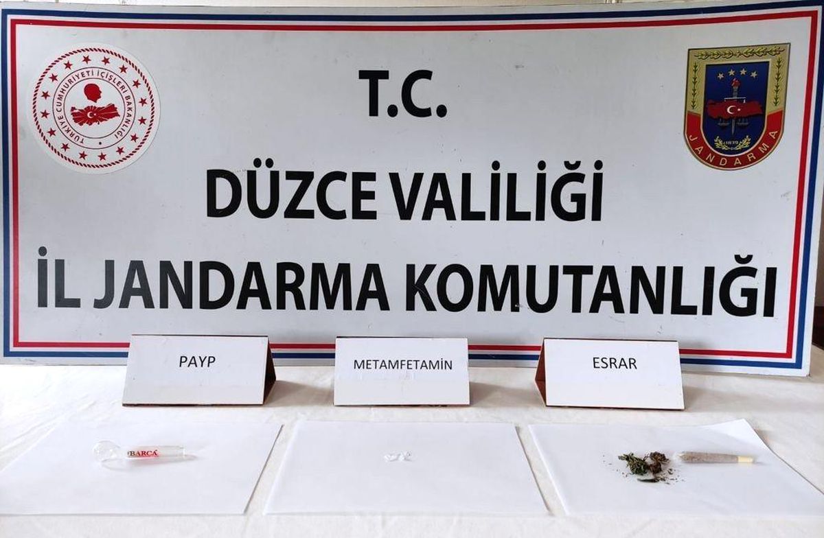 Narkotik köpeği nefes aldırmıyor