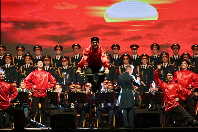 Rus Kızılordu Korosu ve Haluk Levent, konser verdi