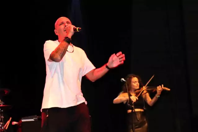 Şanlıurfa'da Gripin konserine yoğun ilgi