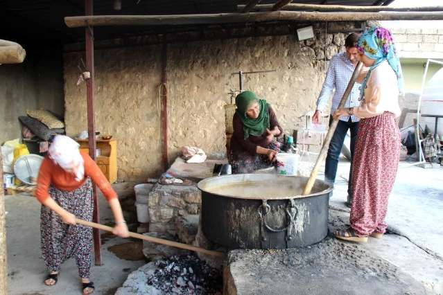 Şifa kaynağı yöresel tatlılar olan harire ve cevizli sucuk yapımı başladı