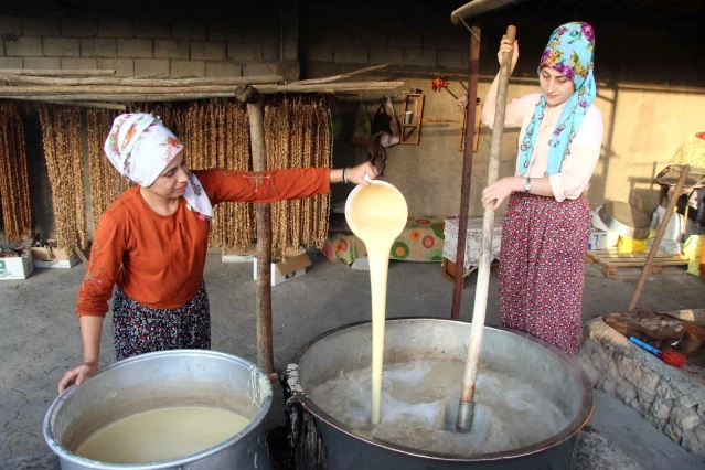 Şifa kaynağı yöresel tatlılar olan harire ve cevizli sucuk yapımı başladı