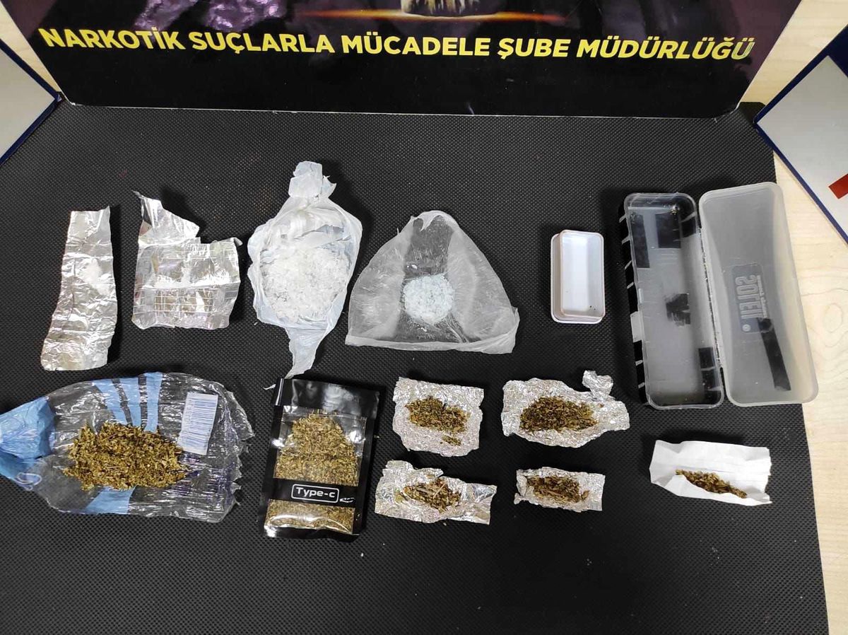 Şüphe üzerine durdurulan araçtan uyuşturucu çıktı