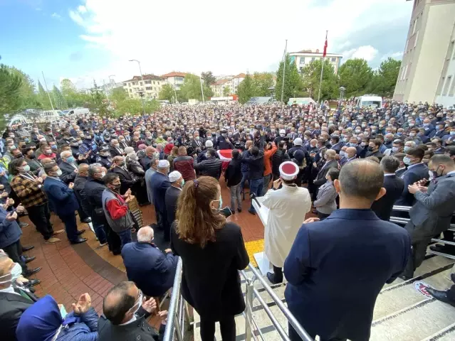 son dakika haber trafik kazasinda vefat eden baskan yardimcisi icin belediyede toren duzenlendi