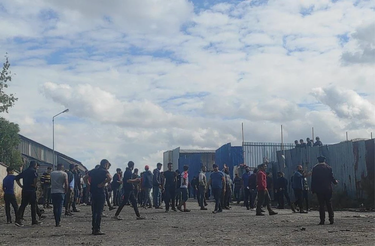Son dakika: Ümraniye\'de atık toplama alanının kapatılması kararına tepki gösteren gruba polis müdahalesi