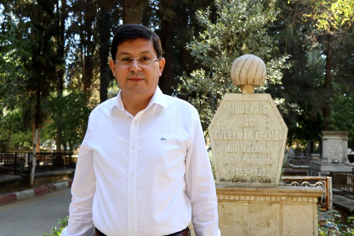 Başkan Özcan, Hacı Süleyman Efendi\'yi mezarı başında andı
