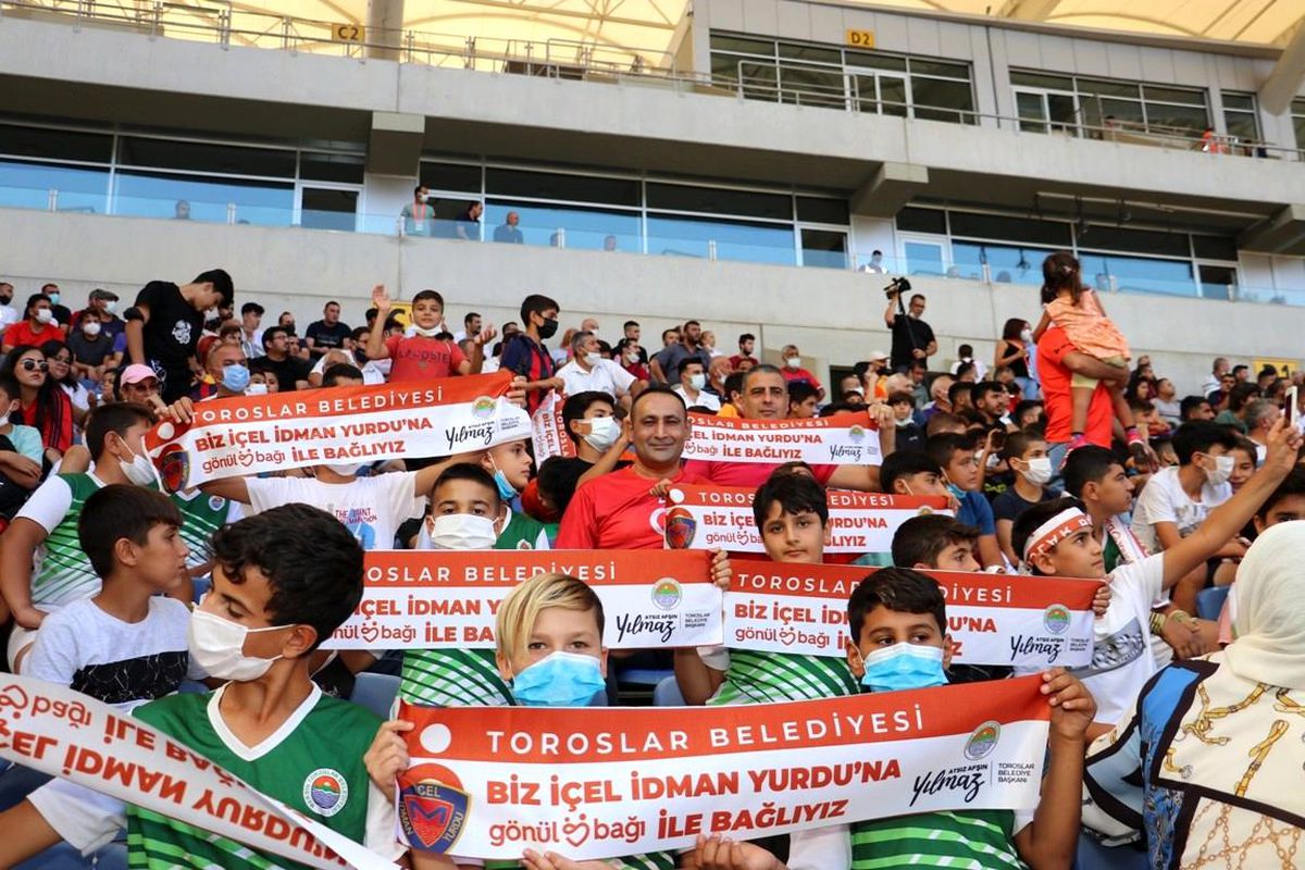 Başkan Yılmaz, 100 genci maça götürdü