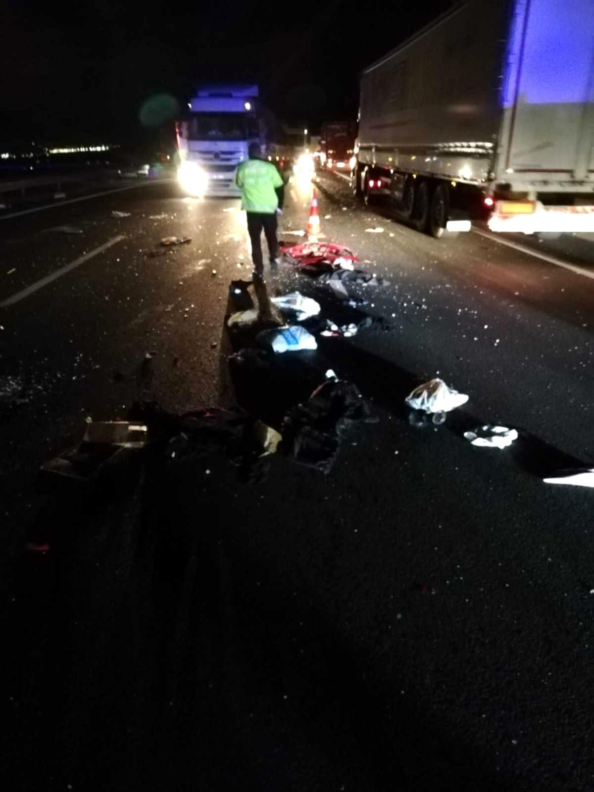 Ankara\'da kontrolden çıkan otomobil iki çekiciye çarptı: 3 ölü, 2 yaralı