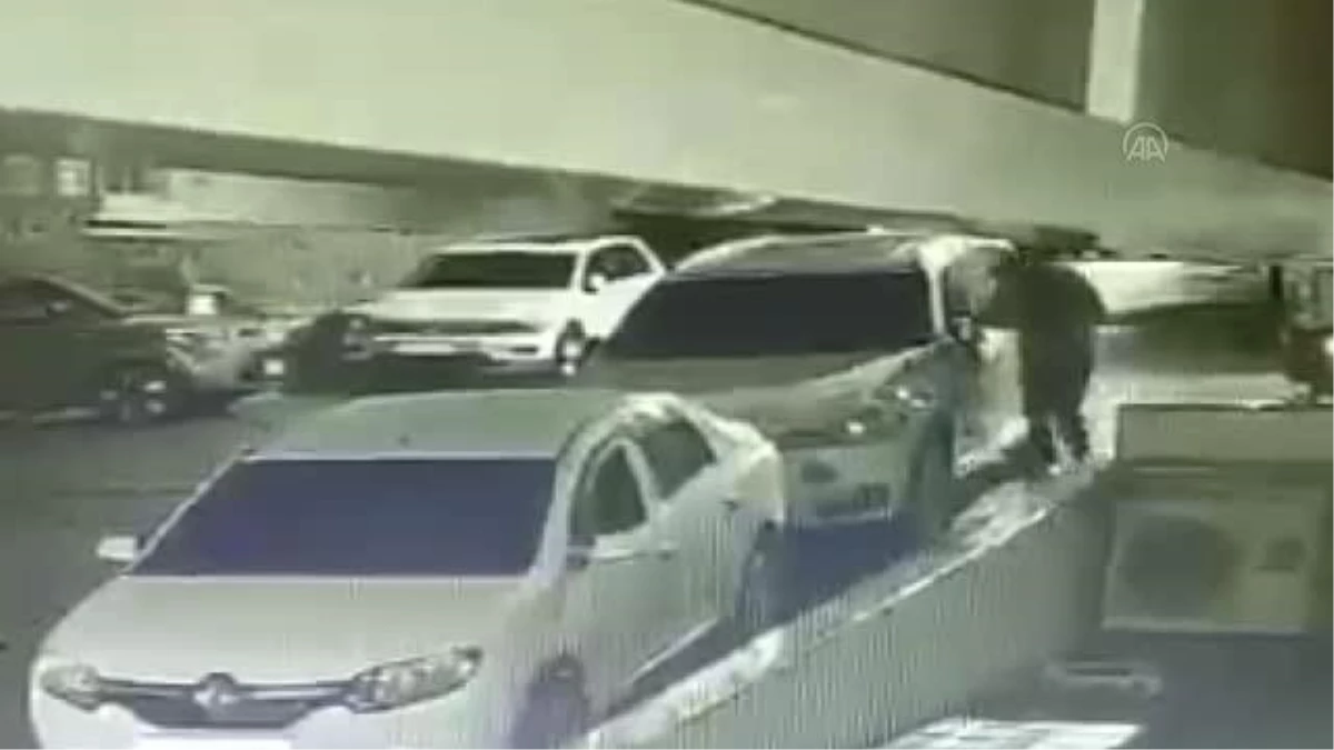 Çekmeköy\'de lüks otomobillerden hırsızlık yapan 2 şüpheli yakalandı