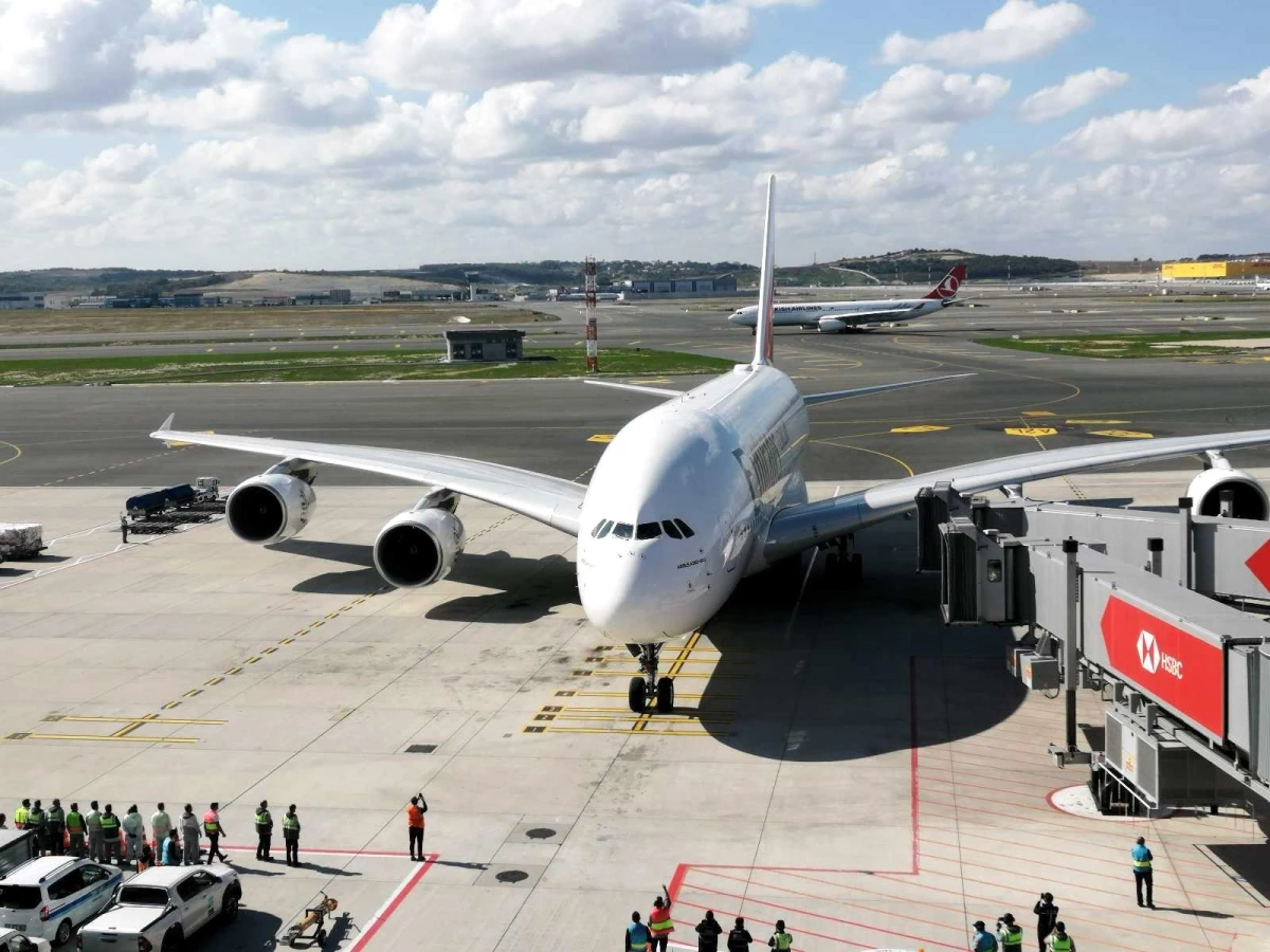 Dünya\'nın en büyük yolcu uçağı için İstanbul Havalimanı\'nda karşılama töreni