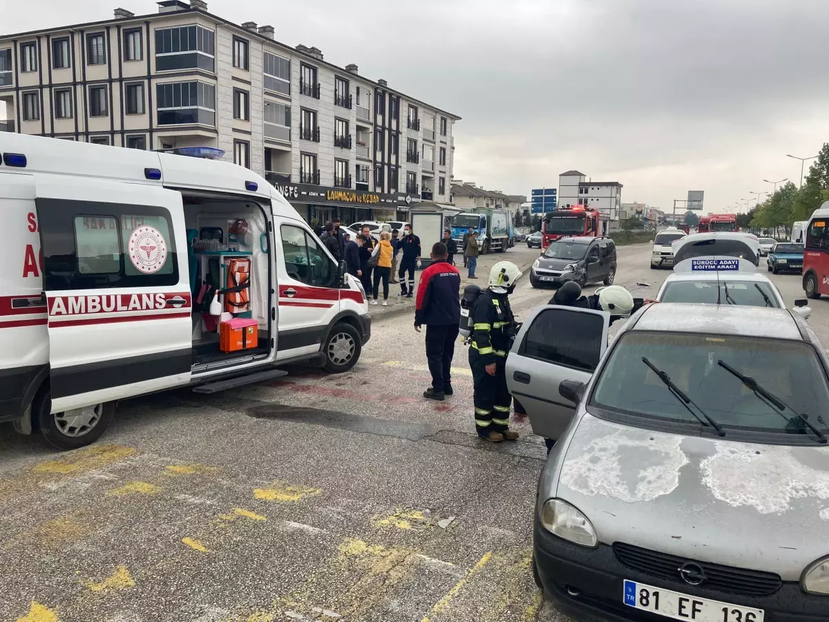 Son dakika haber... Düzce\'de zincirleme trafik kazasında 4 kişi yaralandı