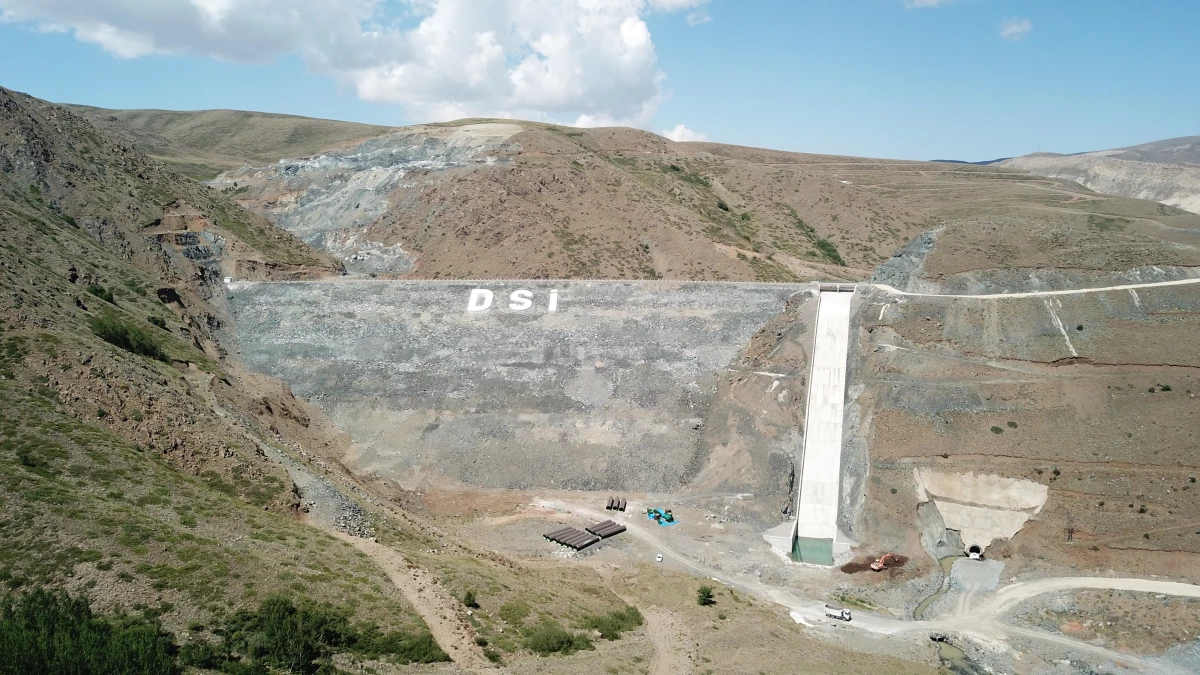 Erzincan\'daki Turnaçayırı Barajı su tutmaya başladı