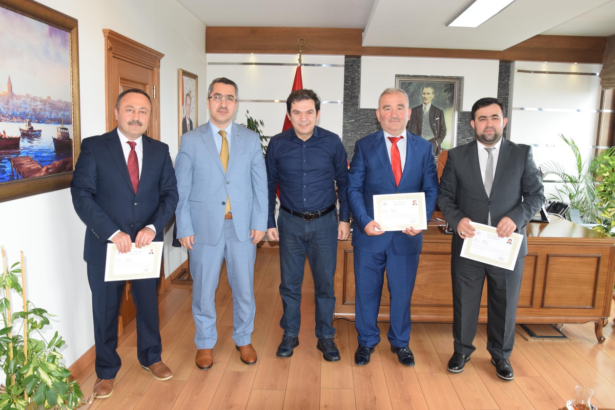 Espiye Kaymakamı Tengir, din görevlilerine başarı belgesi verdi