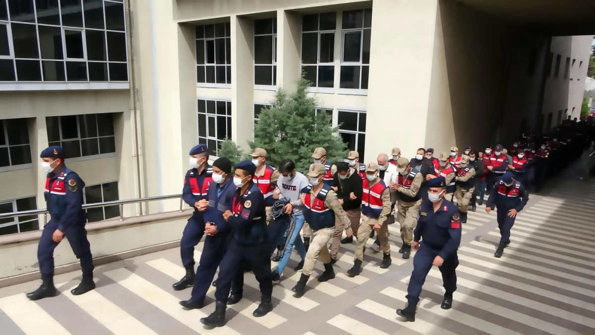 Gaziantep merkezli dev FETÖ operasyonu: 81 gözaltı