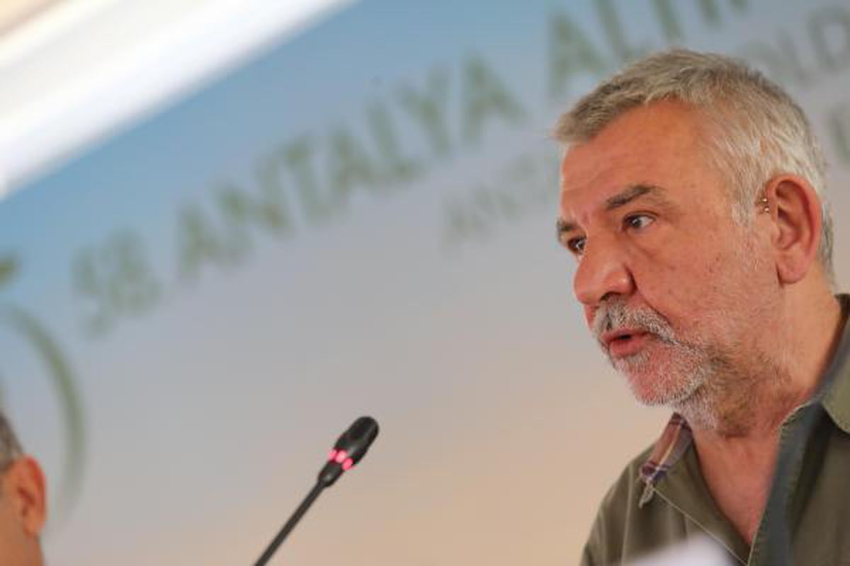 \'Kafes\' filminin yönetmeni, başrol oyuncusuyla kafede tanışmış