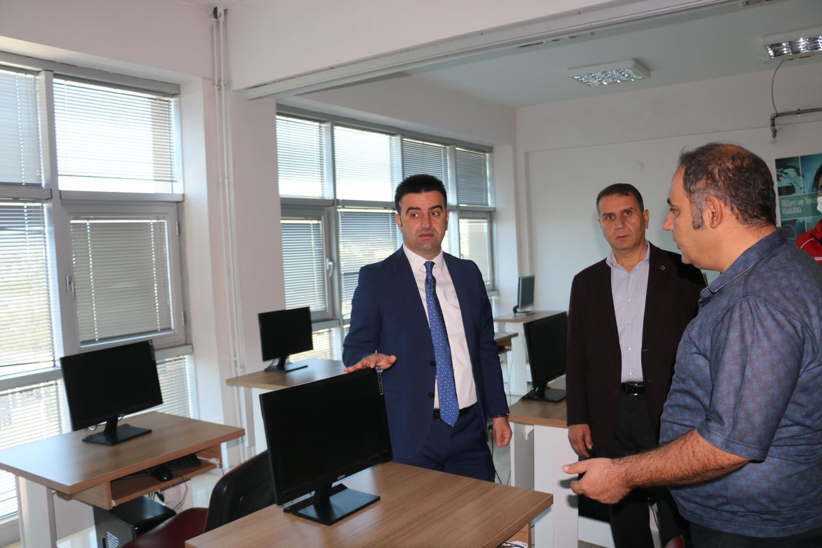 Kahta Kaymakamı Korkutata\'dan Gençlik Merkezine Ziyaret