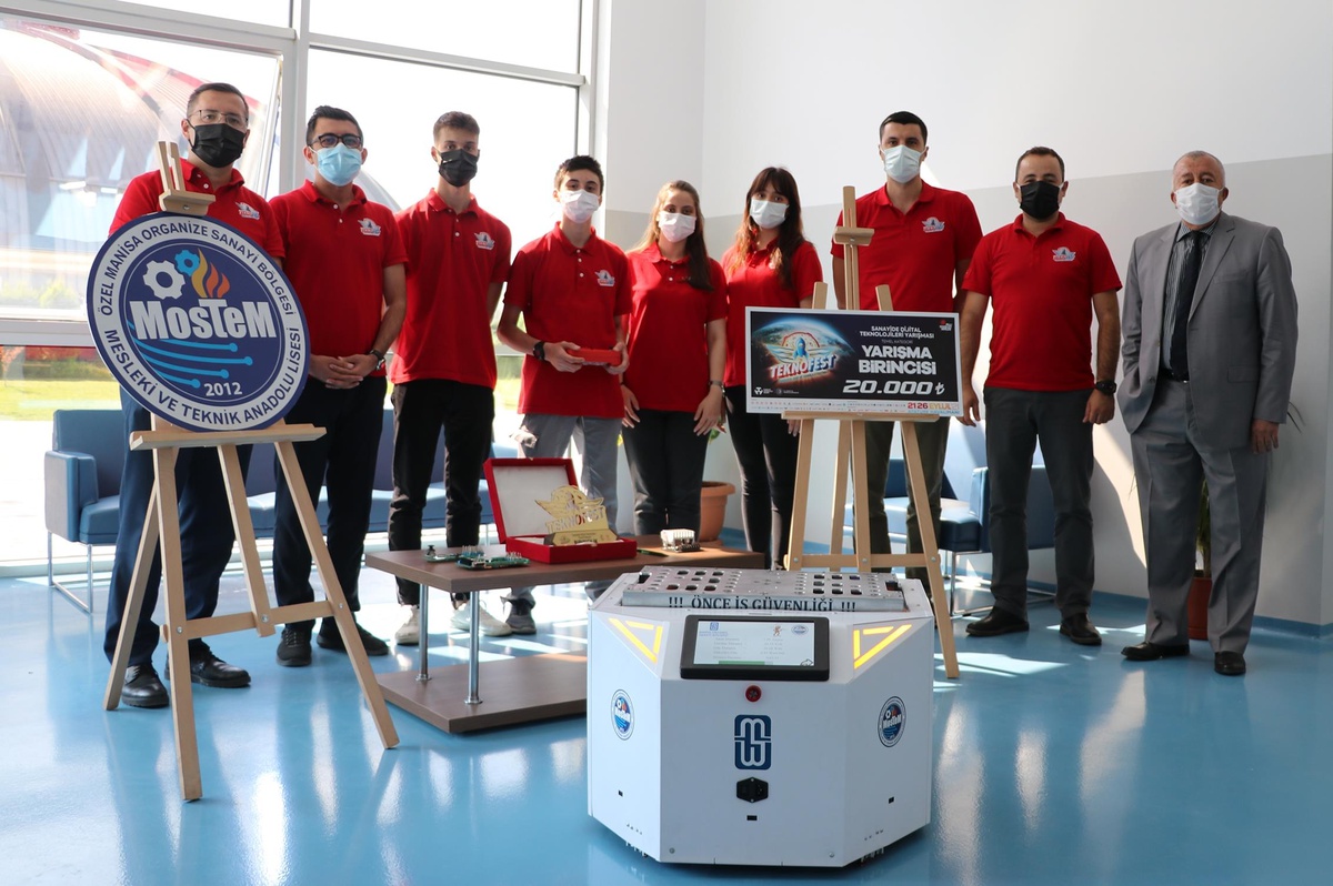 Lise öğrencilerinin tasarladığı lojistik robotu göreve hazır