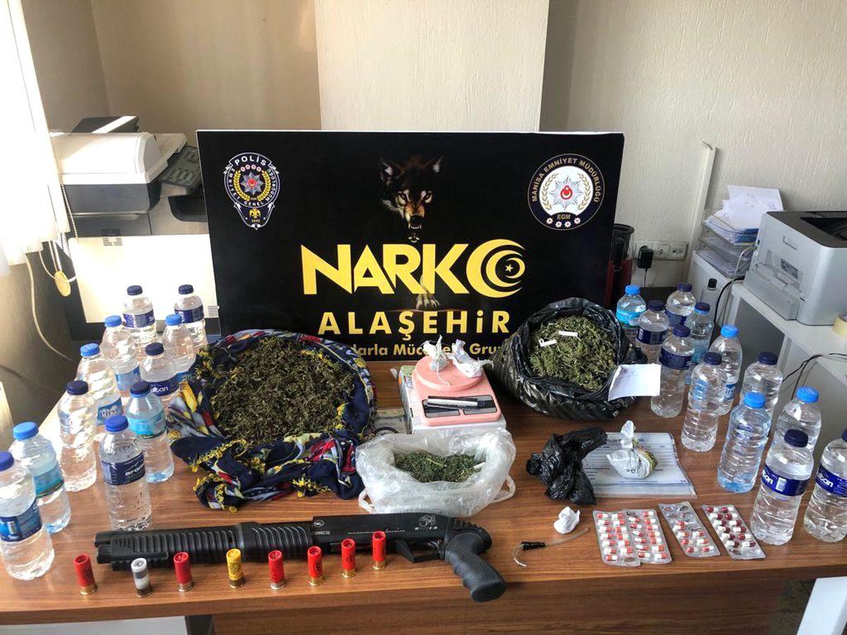 Son dakika 3. sayfa: Manisa\'da eş zamanlı uyuşturucu operasyonu: 12 gözaltı