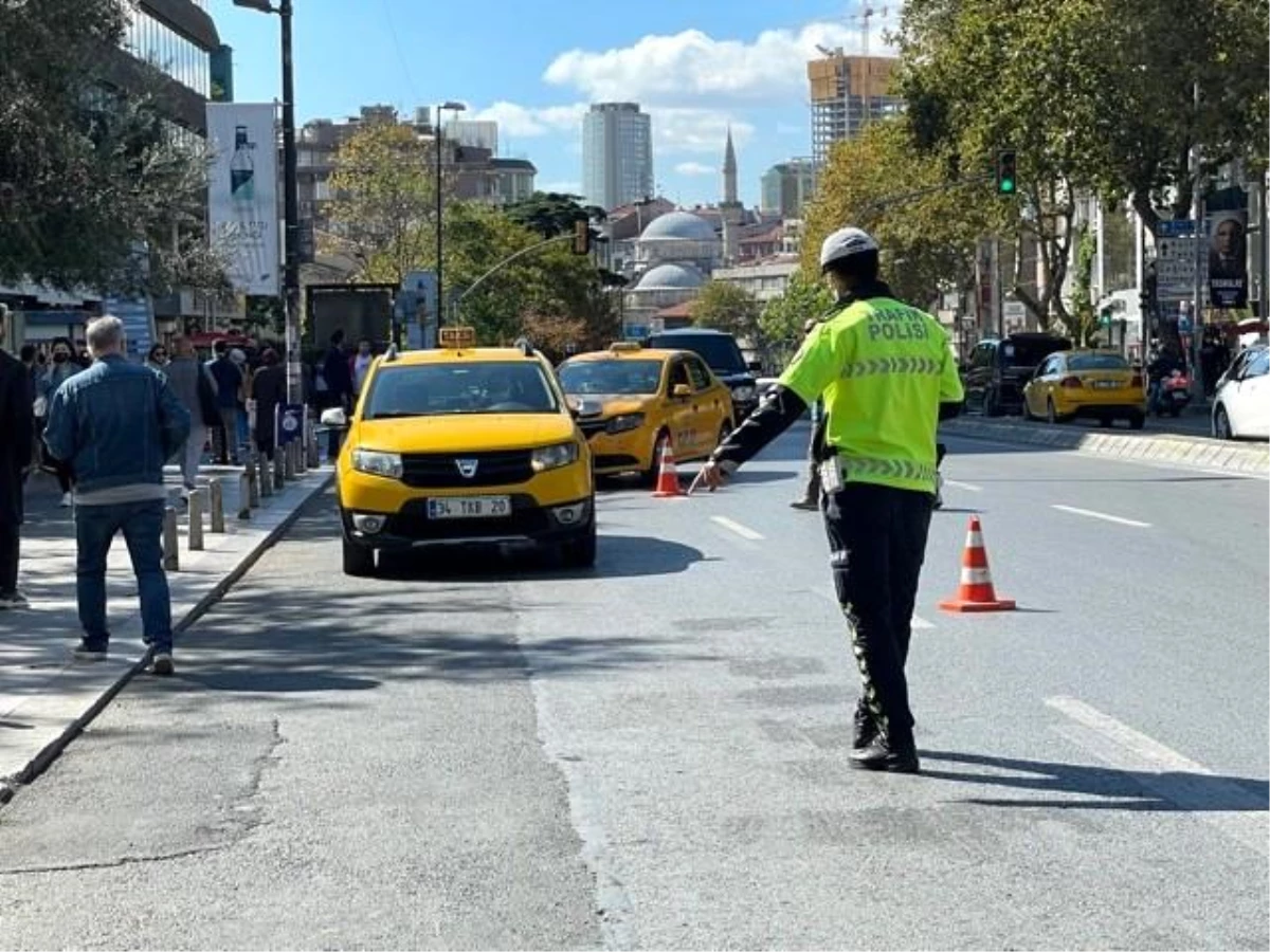 Mecidiyeköy\'de taksi denetimleri devam ediyor