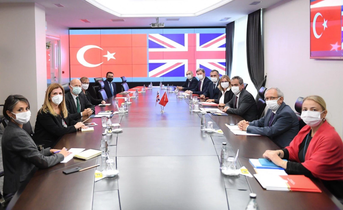 Milli Eğitim Bakanı Özer, İngiltere\'nin Ankara Büyükelçisi Chilcott\'u kabul etti