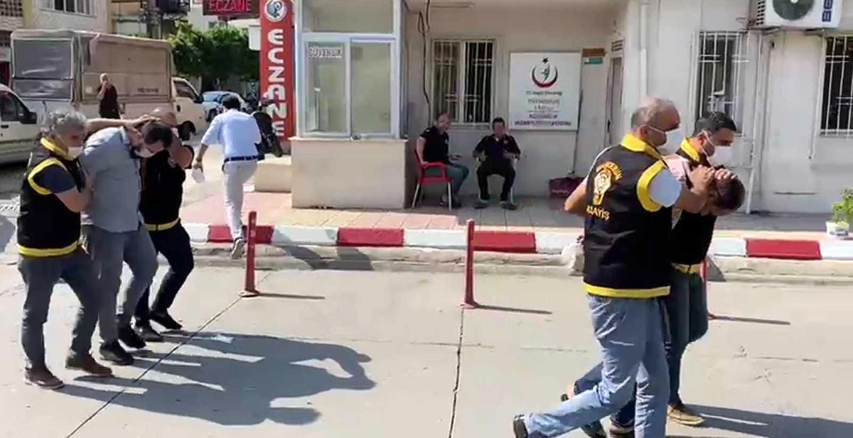 Petshoptan papağan çalan 2 zanlı yakalandı