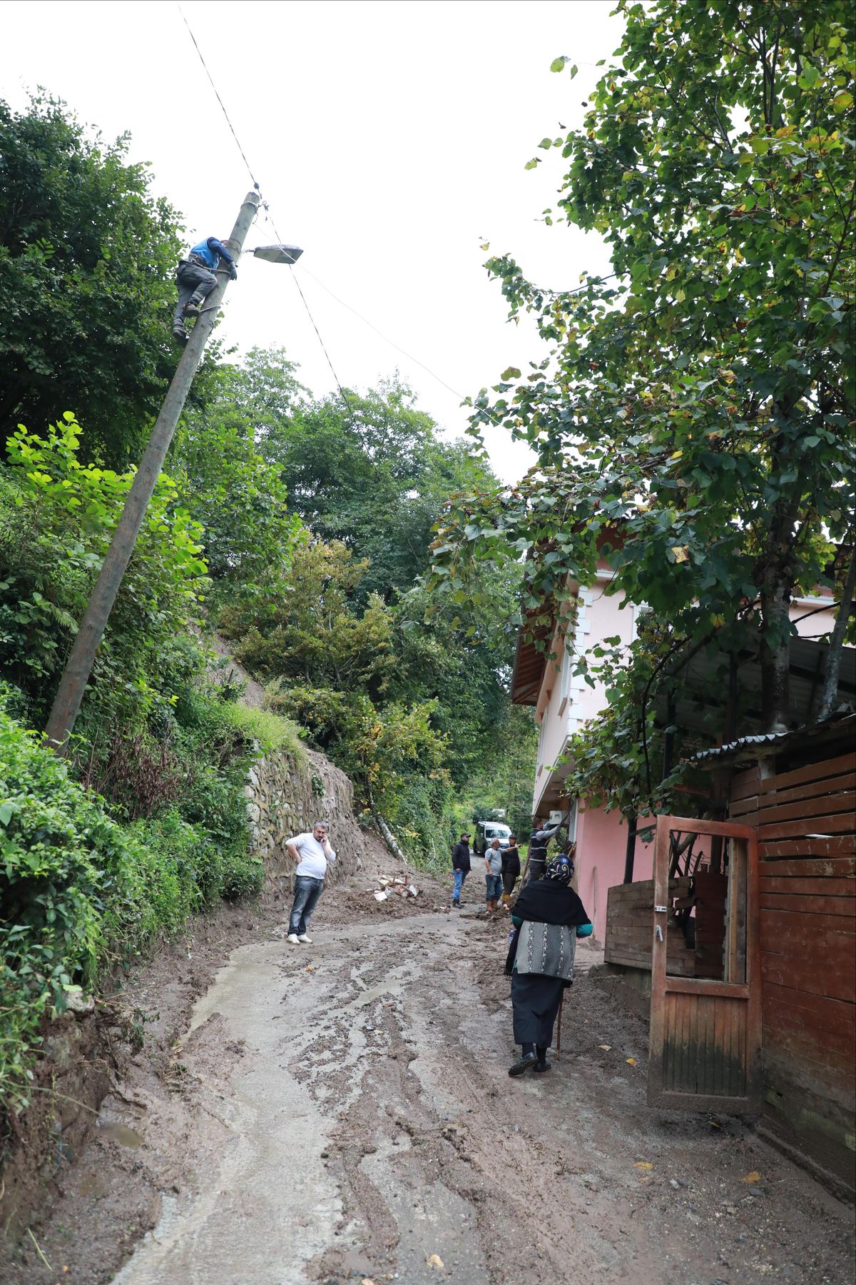 Rize\'de şiddetli yağış hasara neden oldu