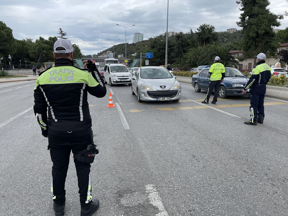 Samsun\'da "modifiyeli araç" denetiminde 14 sürücüye para cezası