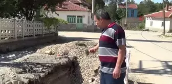 Tamamlanmayan kanalizasyon çalışmasının mahalleyi mağdur ettiği iddiası