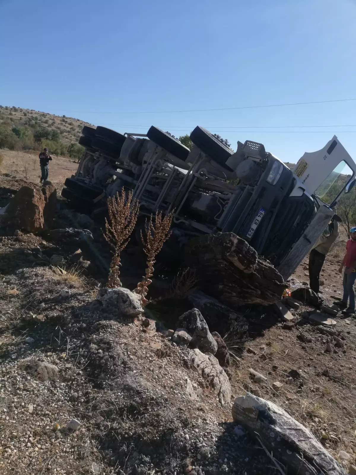 Uşak\'ta devrilen beton mikserinin sürücüsü yaralandı