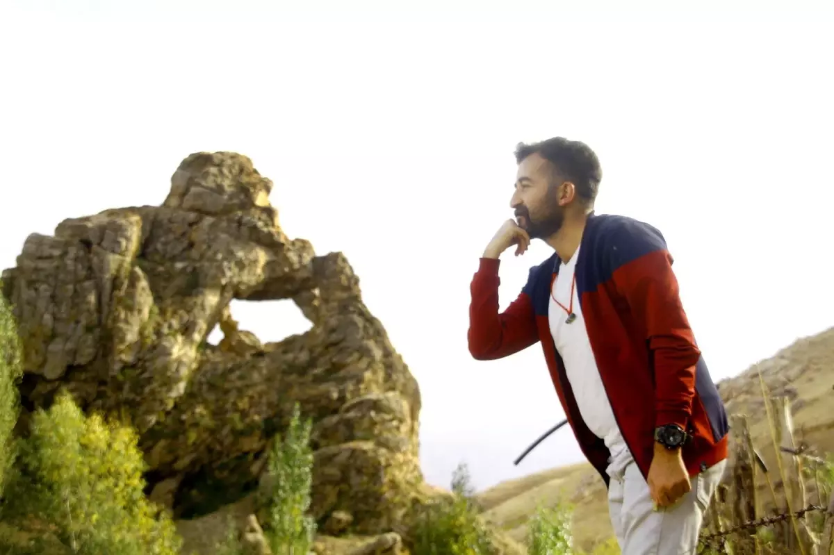 Yüksekova\'da \'Düşünen Maymun\' figürlü kayalık şaşırtıyor