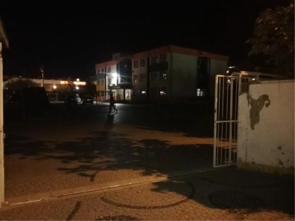 34 öğrencinin hastanelik olduğu okulun kantinindeki gıdalardan numune alındı