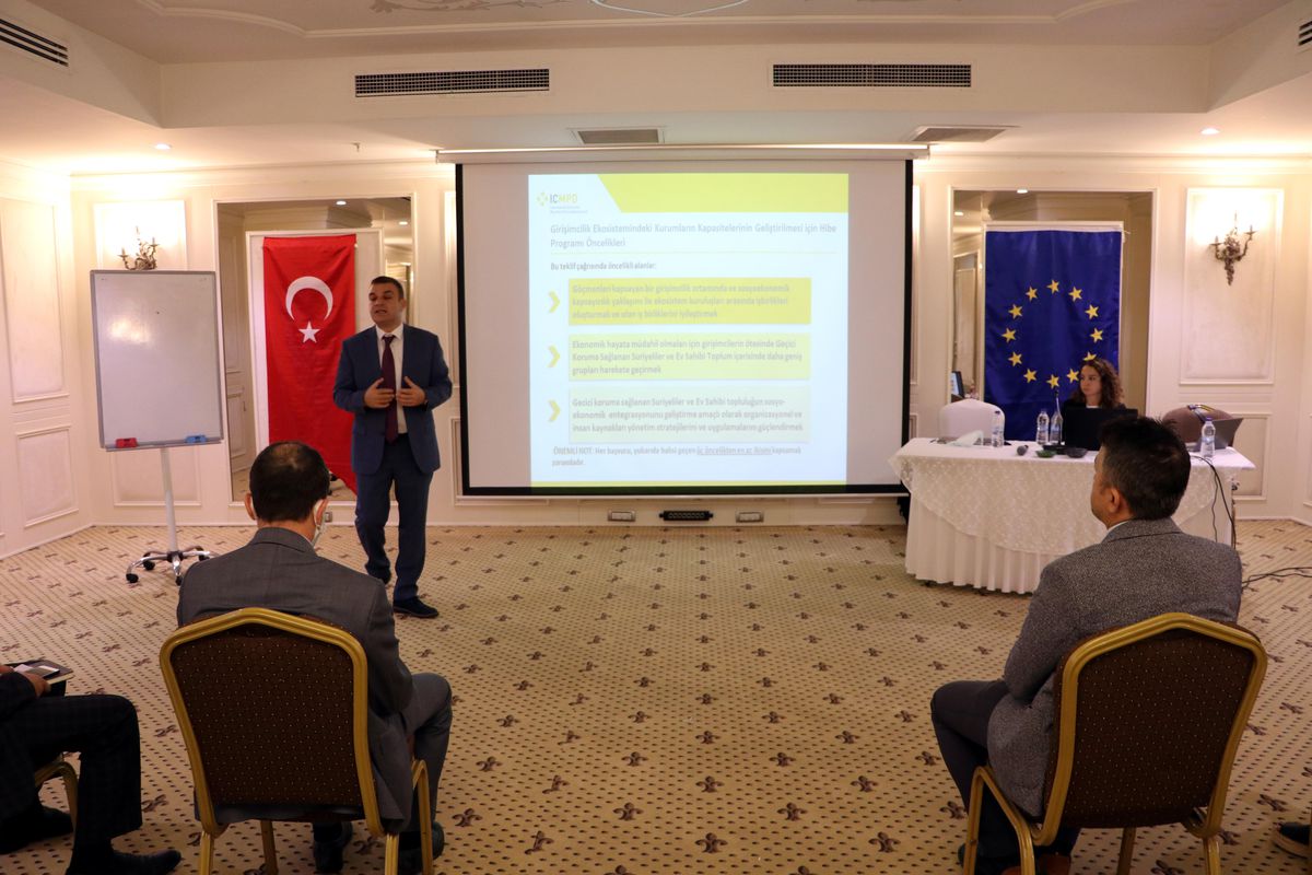 AB fonlarıyla Türk ve Suriyeli girişimcilere verilecek destekler Adana\'da tanıtıldı