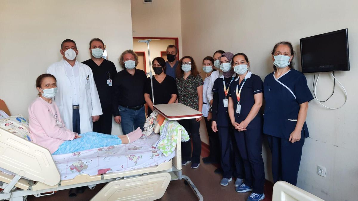 Balıkesir\'de hastanın karnından 8 kilogram kitle çıkarıldı