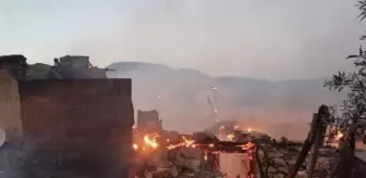 Son dakika haber | Bilecik'te 2 katlı ev yangında kullanılmaz hale geldi