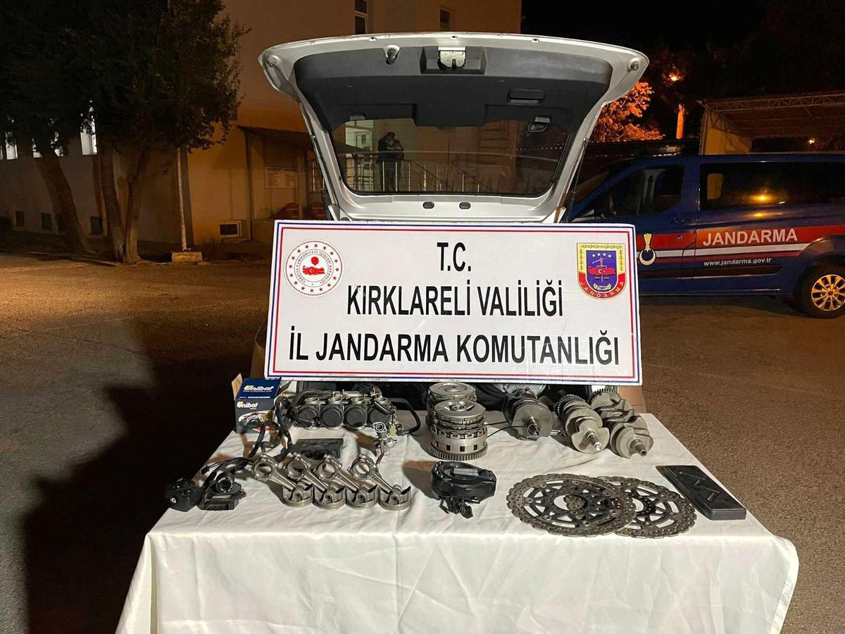 Bulgaristan\'dan getirilen 250 bin lira değerindeki motosiklet parçaları ele geçirildi