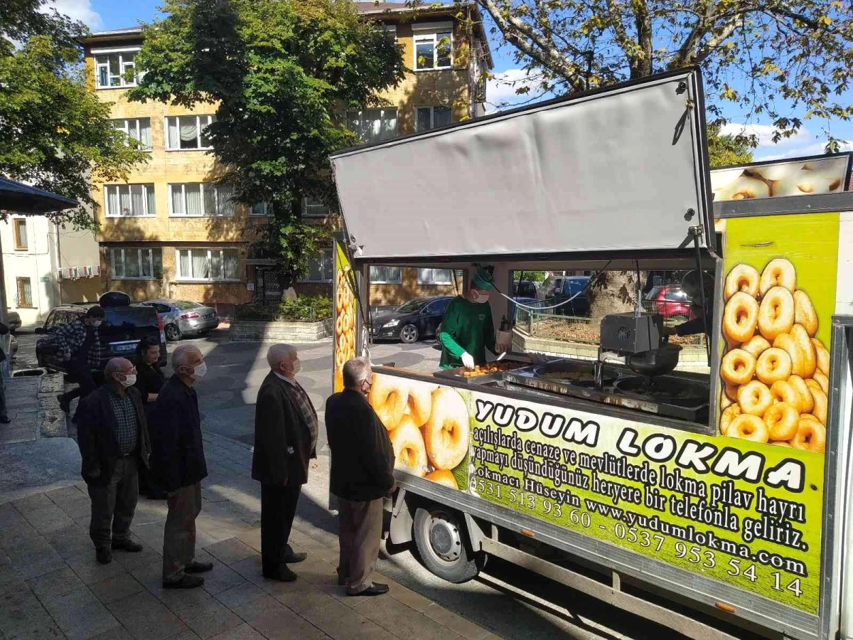 Bursa\'da Şehzade Mustafa için lokma dağıtıldı