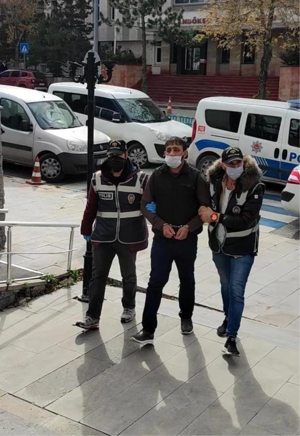 Erzurum\'da kızını bıçakla ağır yaraladığı iddia edilen baba tutuklandı