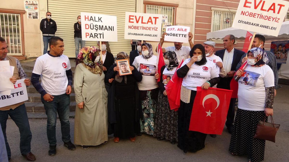 Evlat nöbetindeki ailelerin sesine ses katılmaya devam ediyor: 237\'nci aile eyleme katıldı
