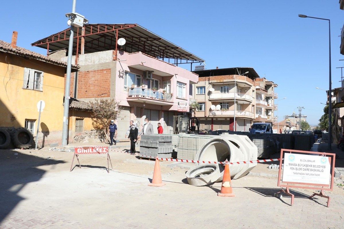 Hükümet ve Demirciler Caddesi\'nde Hummalı Çalışma